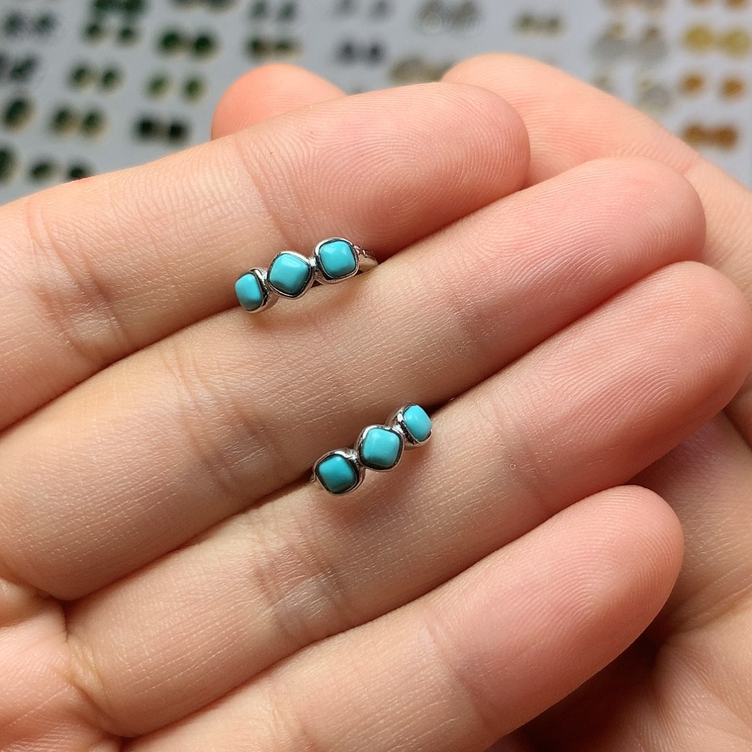 银S925镶嵌和田玉耳饰大****?