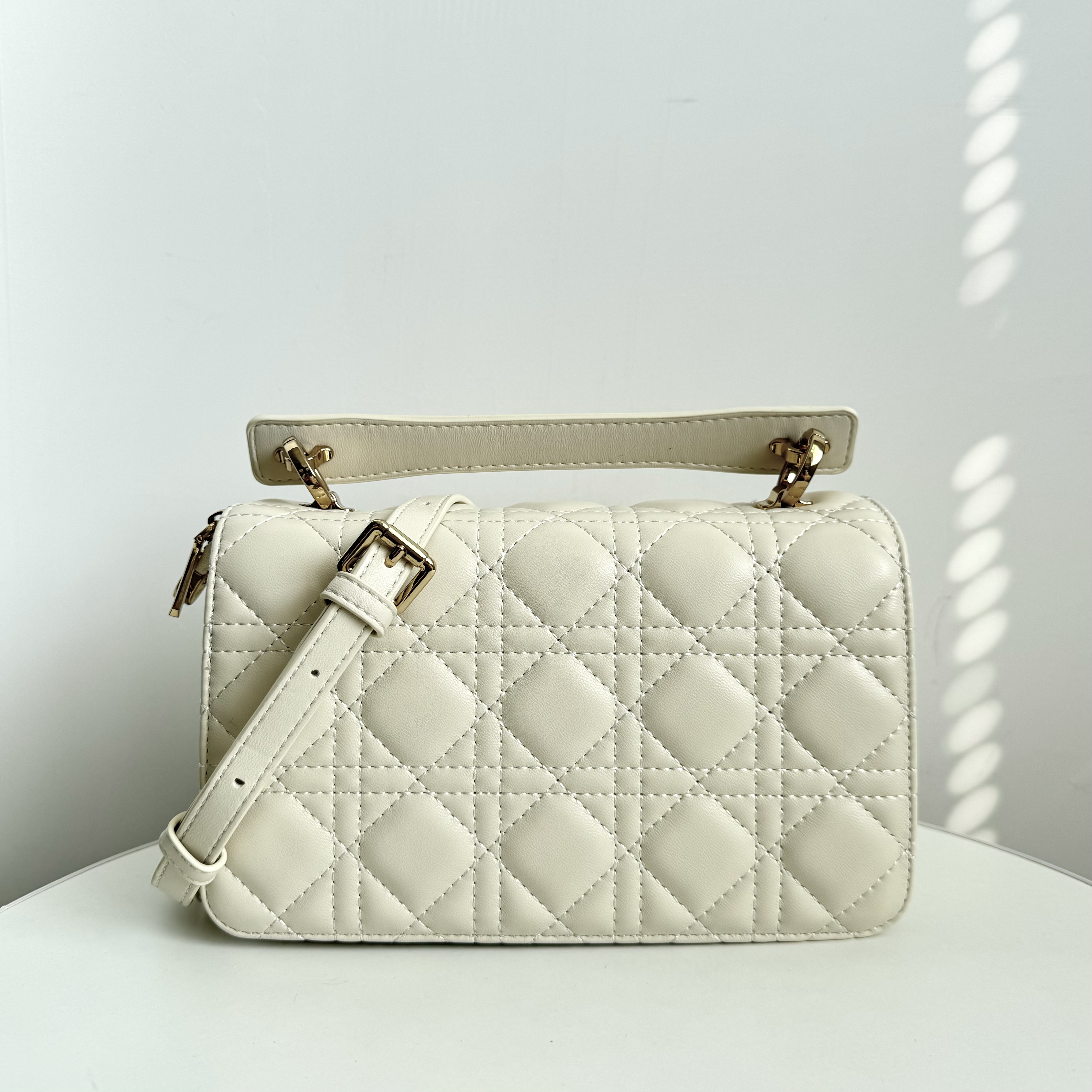 高级质感白色休闲百搭手提斜挎包