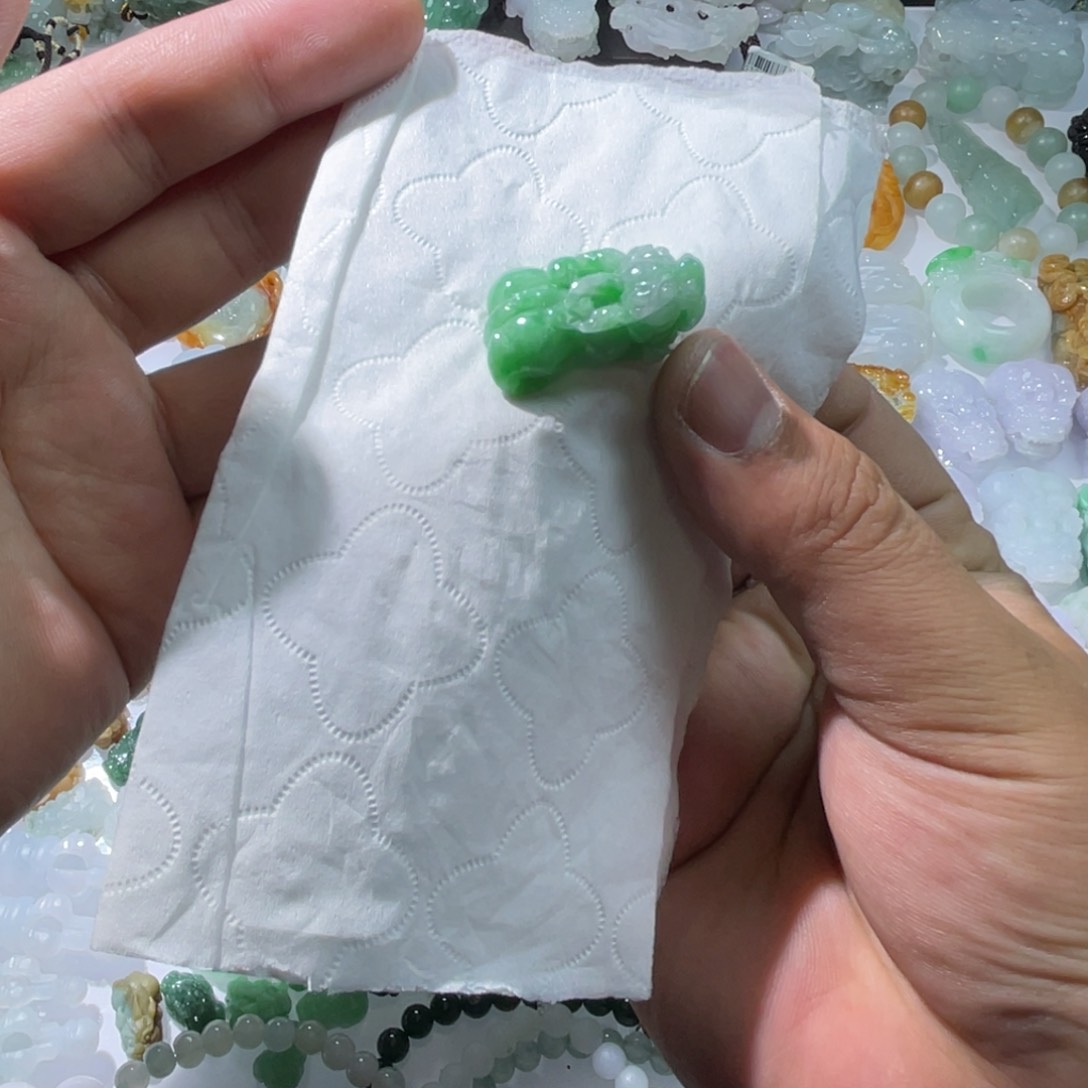 翡翠颈饰未镶嵌天然