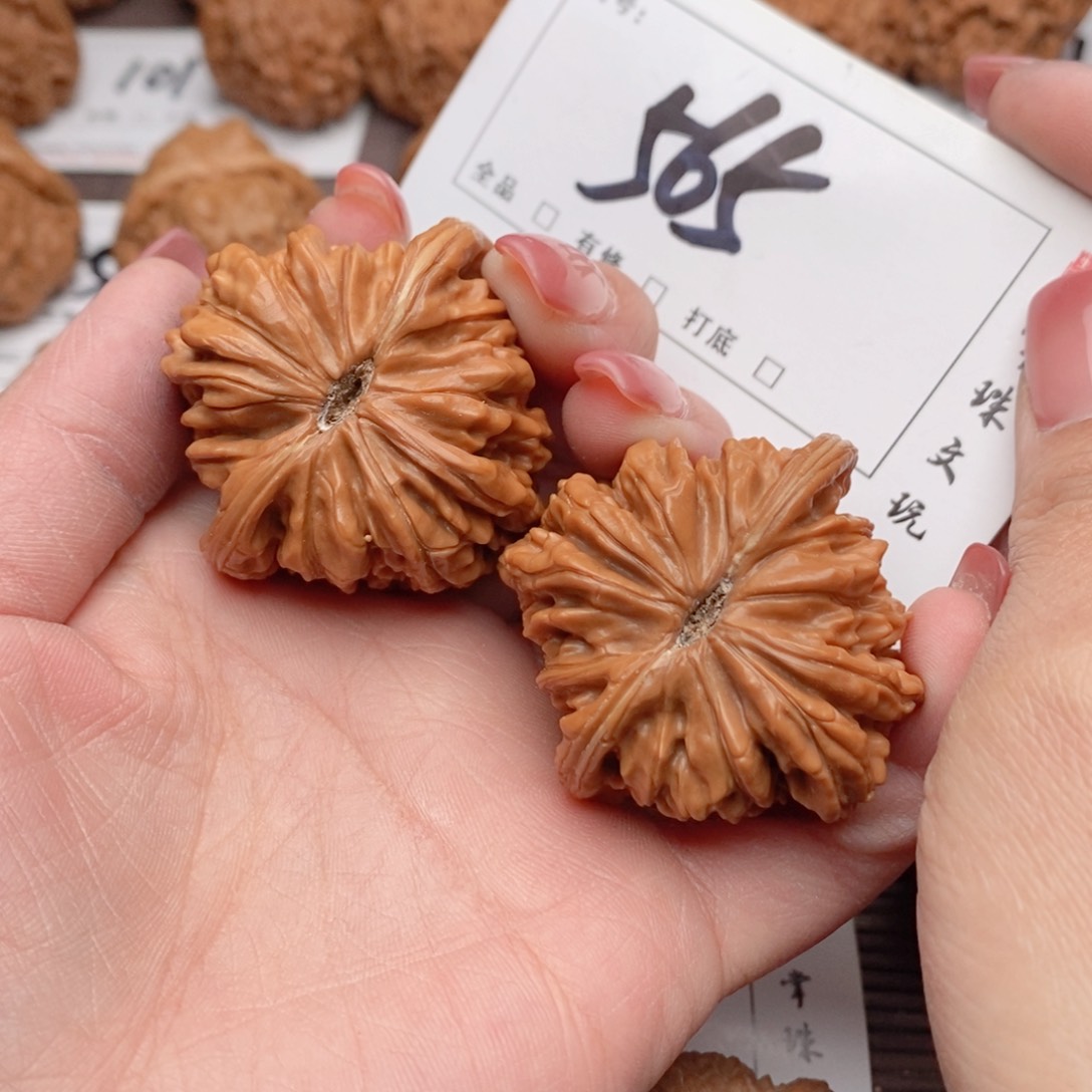 文玩核桃吊坠44楼子565