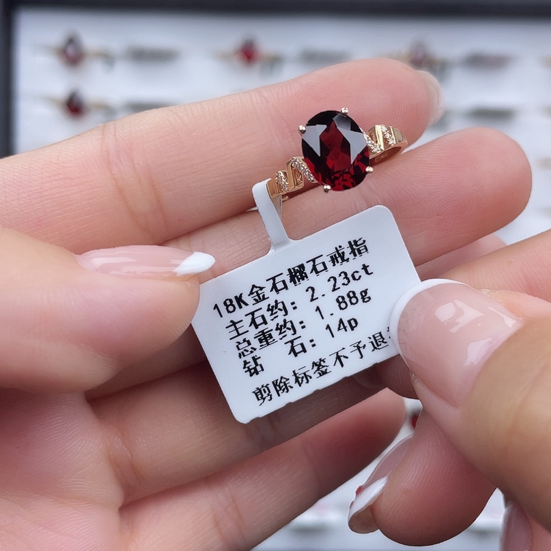 戒指18K金镶嵌石榴石