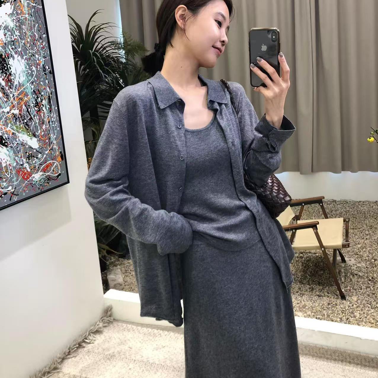 慵懒冷淡风～法式高级感细绵羊毛时尚针织开衫背心长裙3件套套装女