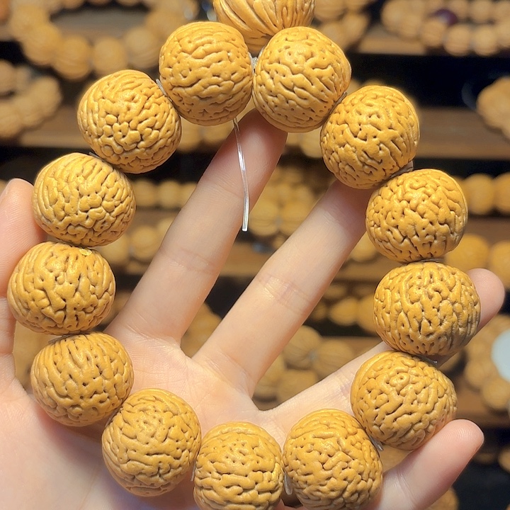 知***一桃核吊坠白月光光