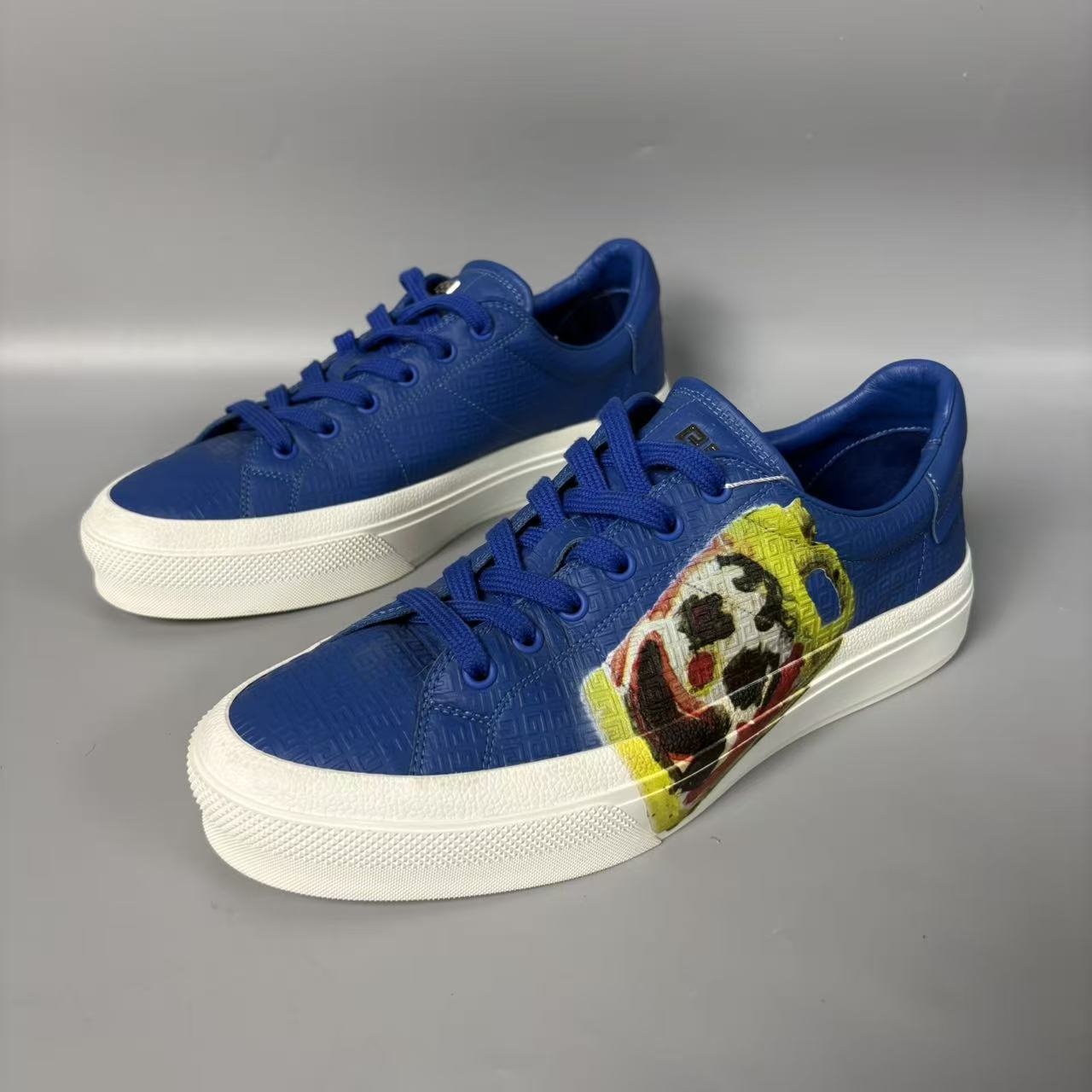 95新 Givenchy/纪梵希 蓝色白底板鞋40欧码 jx722