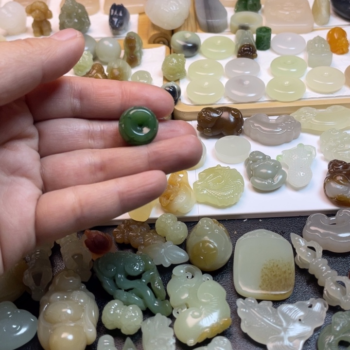 和田玉颈饰未镶嵌