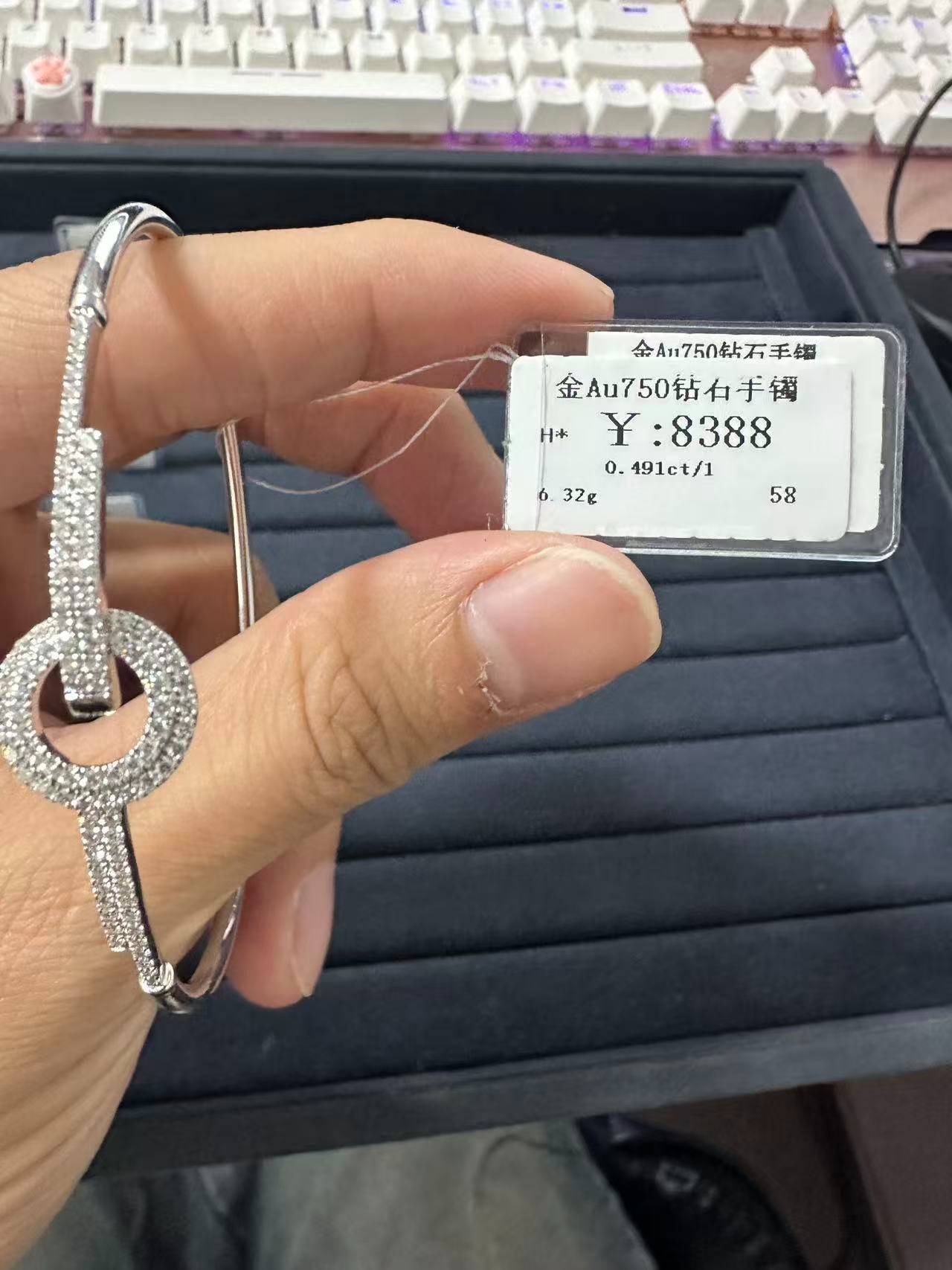 【中秋】18k金圆饼扣手镯K白商家编码B2599903588（8388)