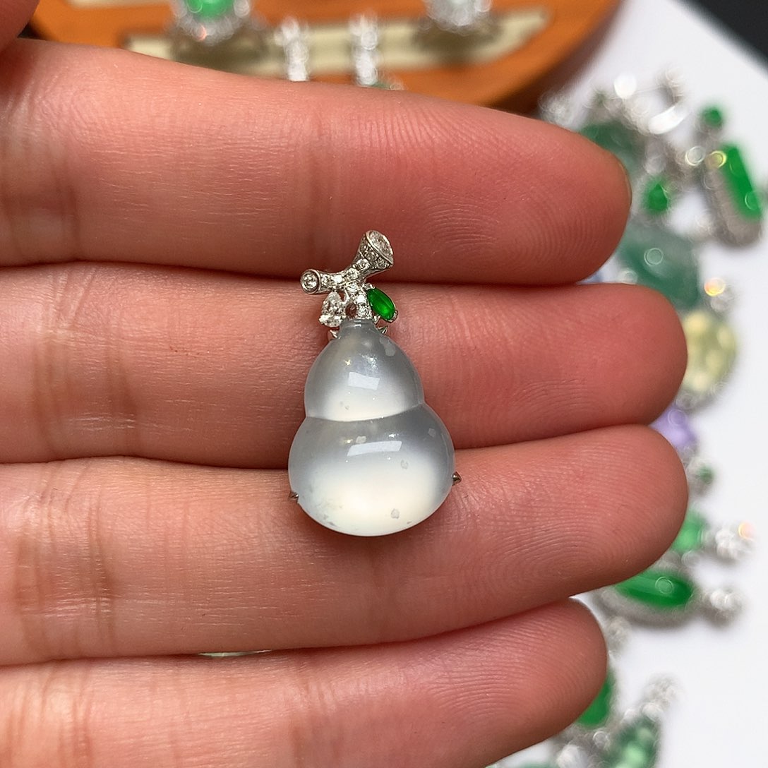 翡翠吊坠(不含链)18K金镶嵌白冰葫芦