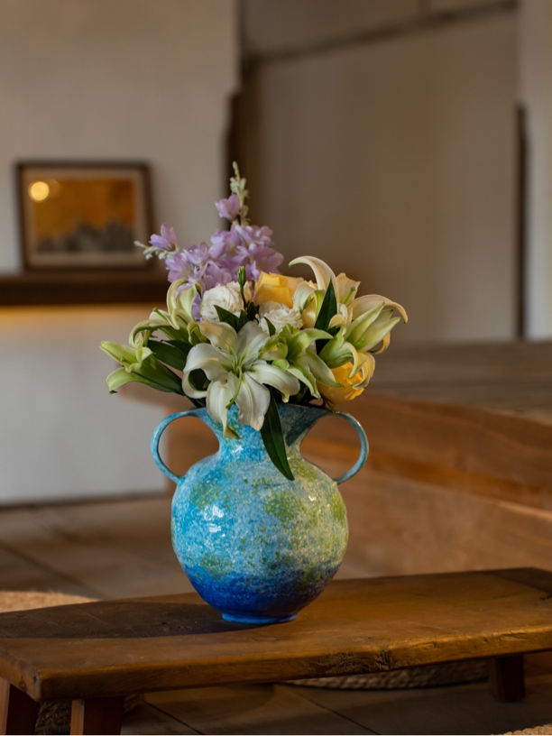 景德镇手绘艺术花器（口15高26肚20)