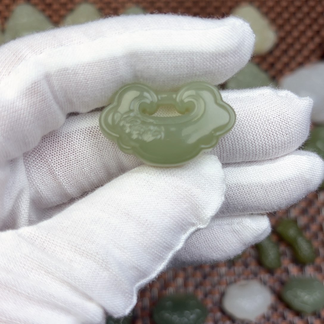 和田玉颈饰未镶嵌爱****)