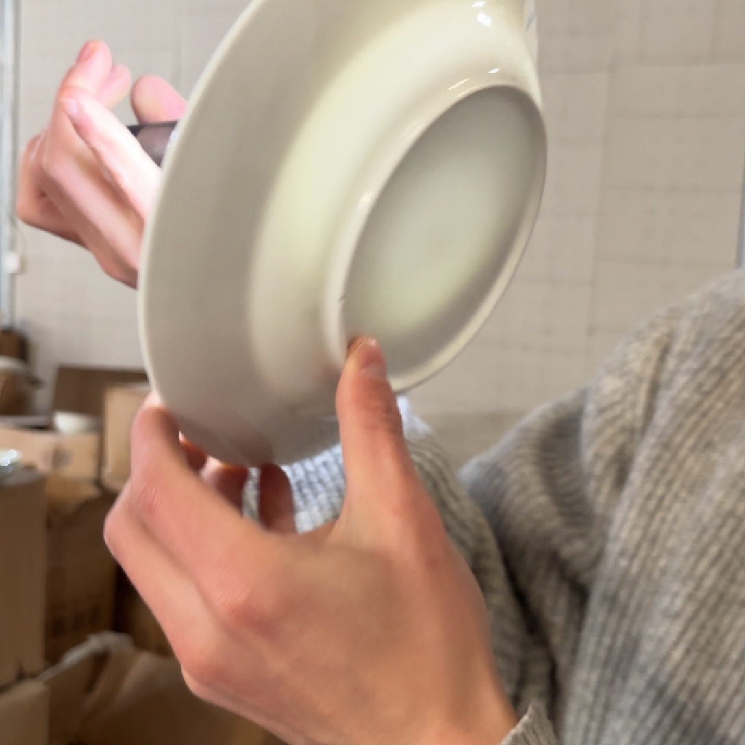 陶瓷8英寸高白泥4深2浅微瑕