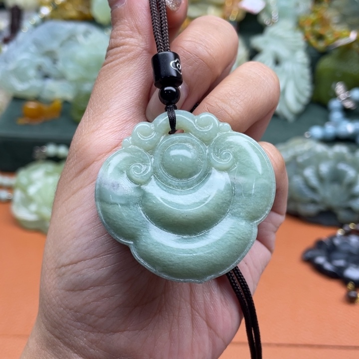 蛇纹石玉吊坠合金