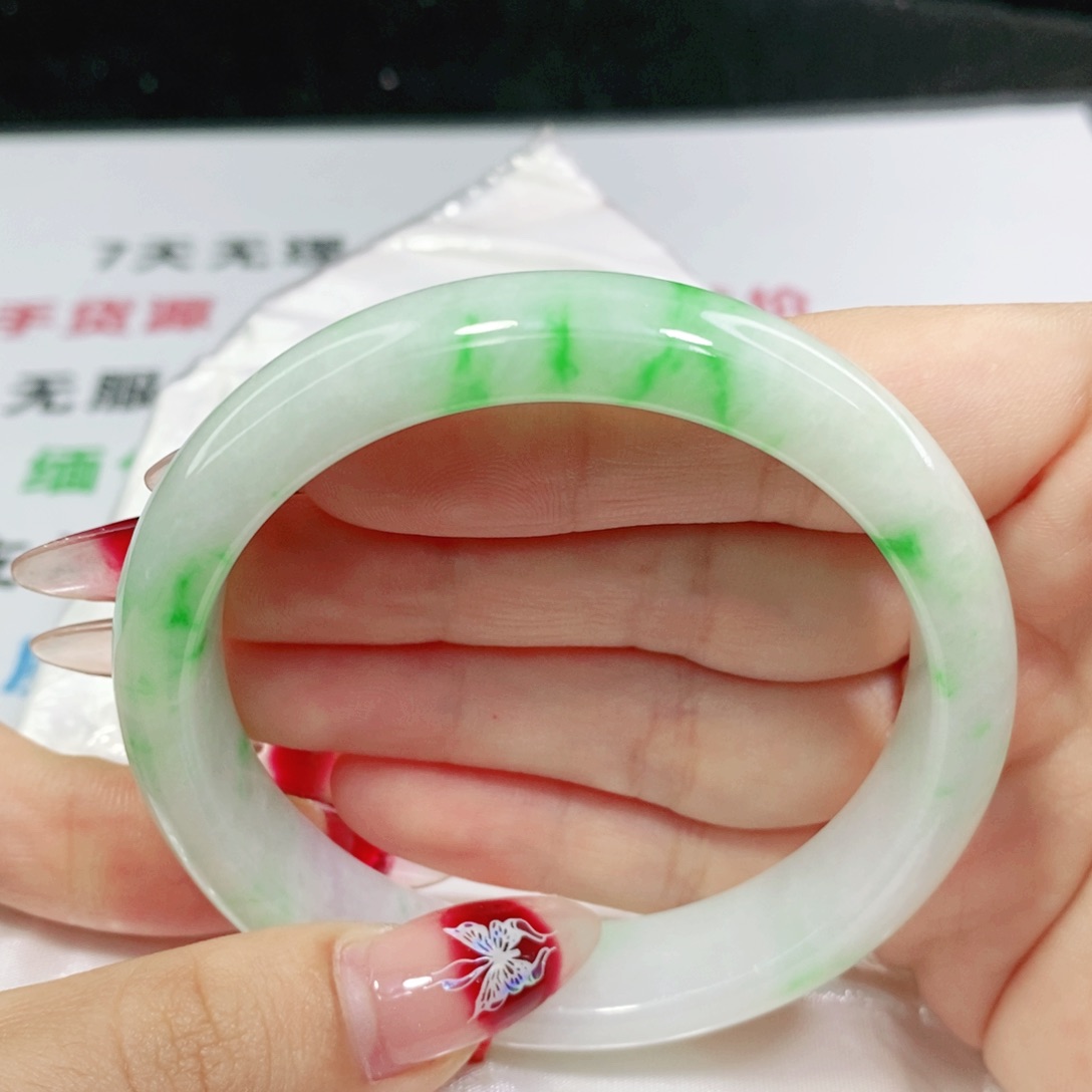 翡翠手镯未镶嵌大**吖56 56 56