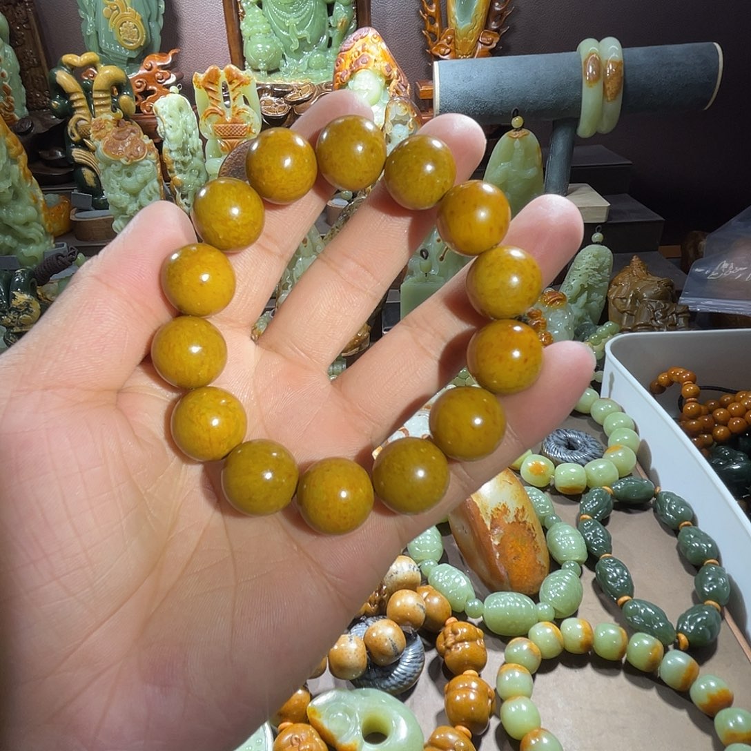 透闪石质玉未镶嵌珠宝奇石