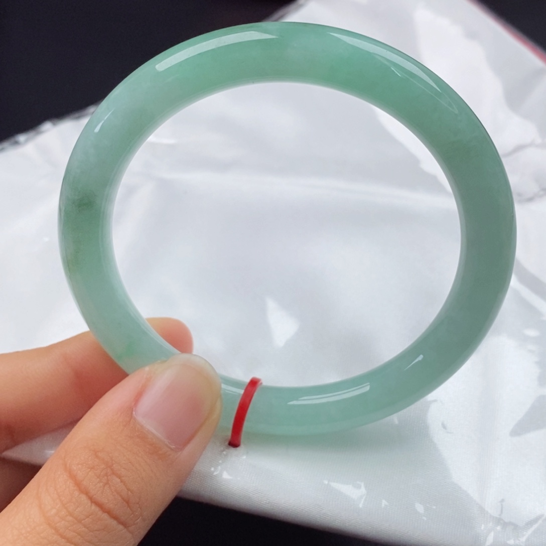 翡翠未镶嵌手镯（圆镯）