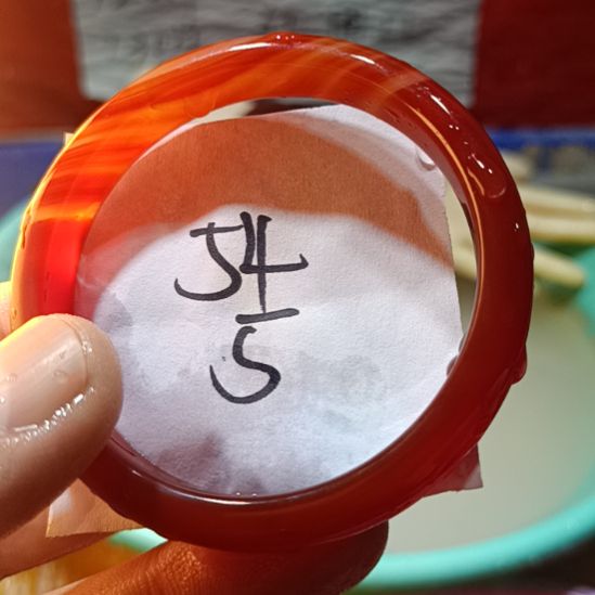 芙蓉石手镯未镶嵌