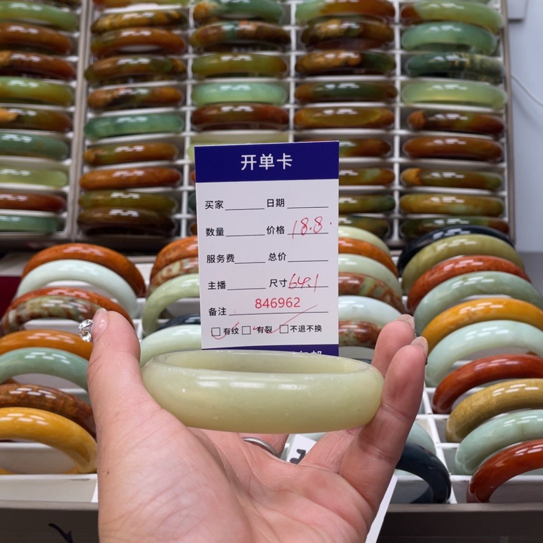 蛇纹石玉手镯未镶嵌叮**妹