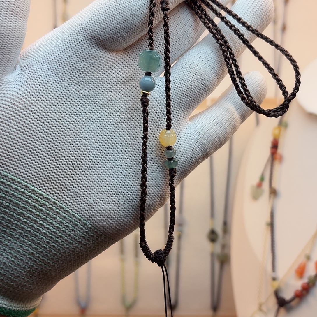 翡翠配饰款两毫米咖色