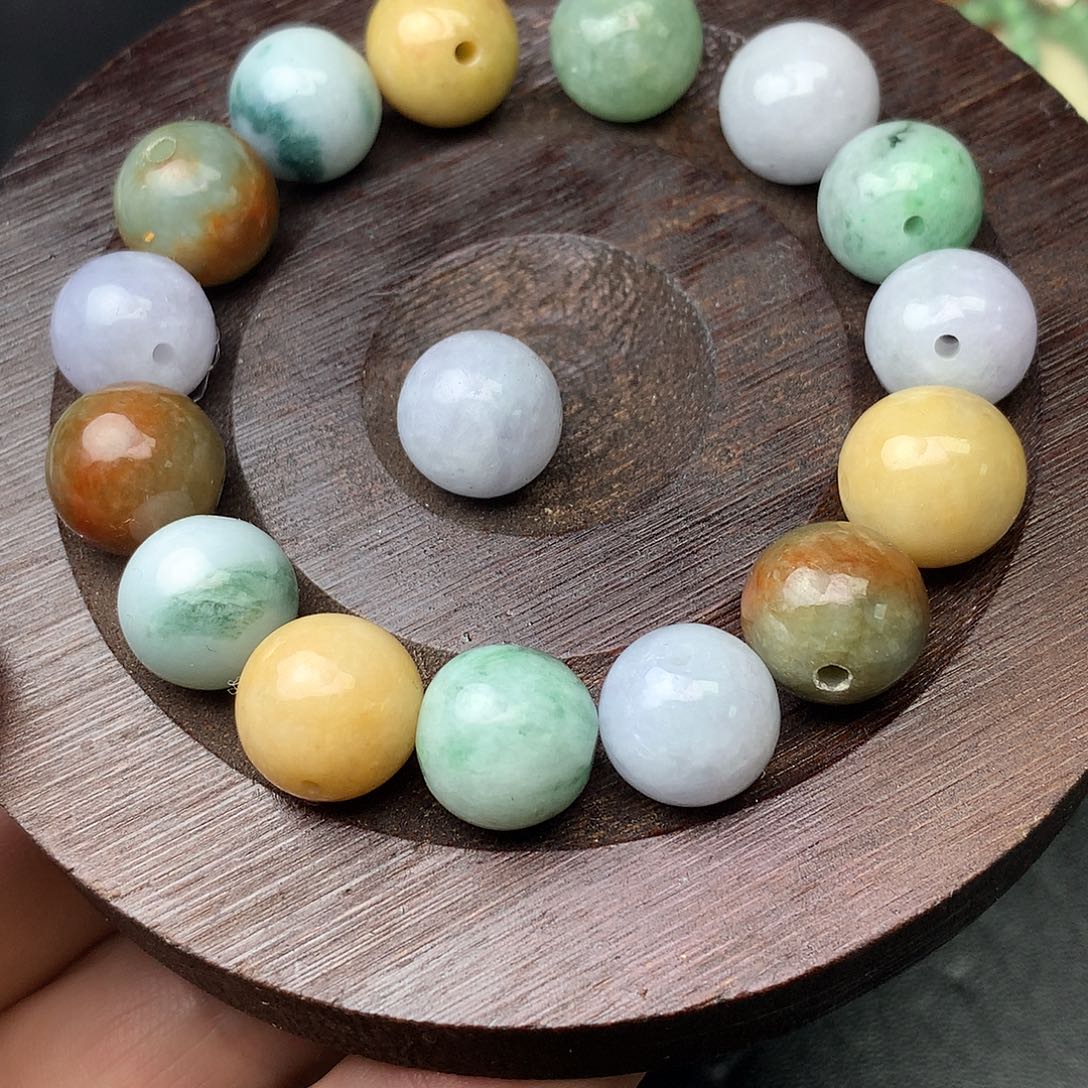 翡翠未镶嵌颈饰翡翠首饰和翡翠珠宝