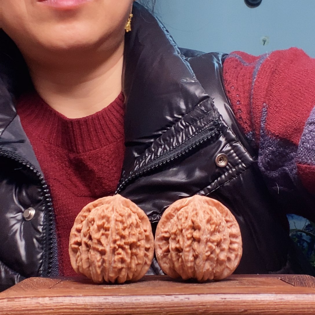 n***n文玩核桃吊坠娄子