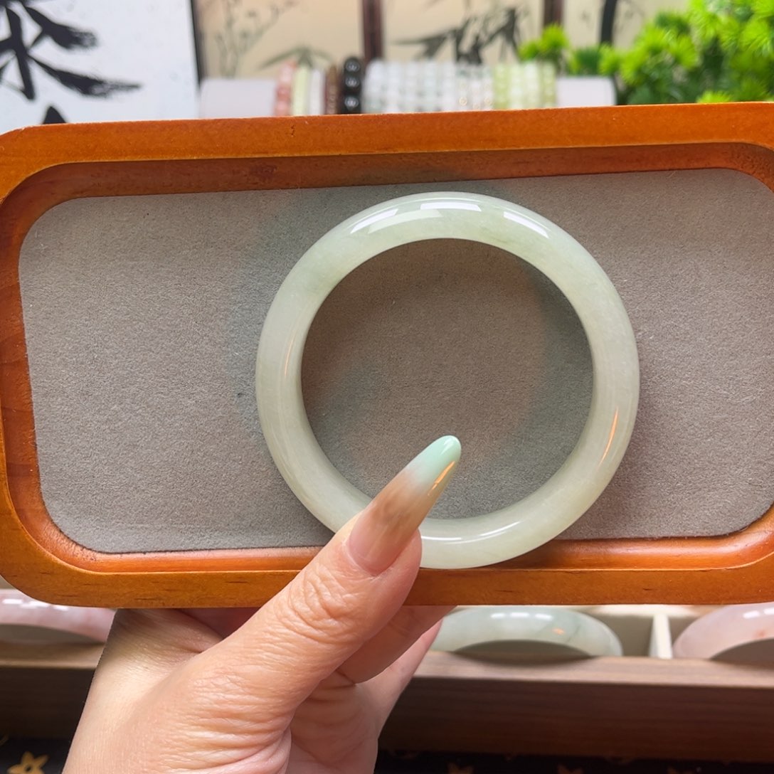 石英质玉未镶嵌手镯