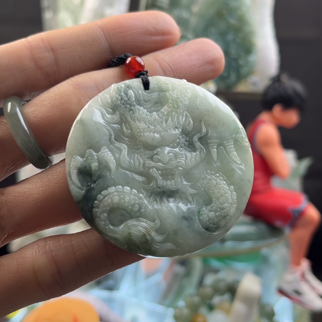 翡翠颈饰未镶嵌龙牌