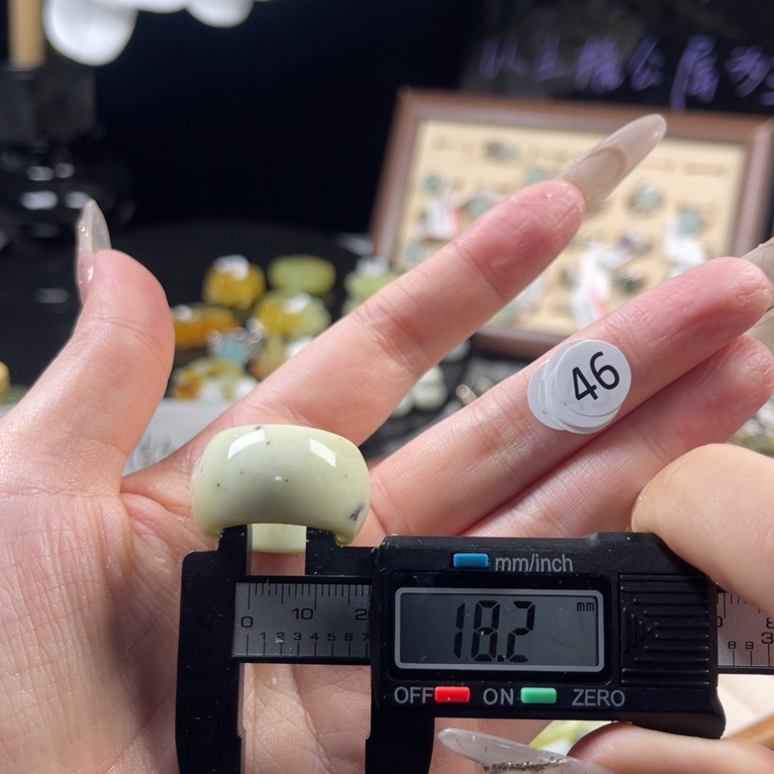蛇纹石玉未镶嵌戒指