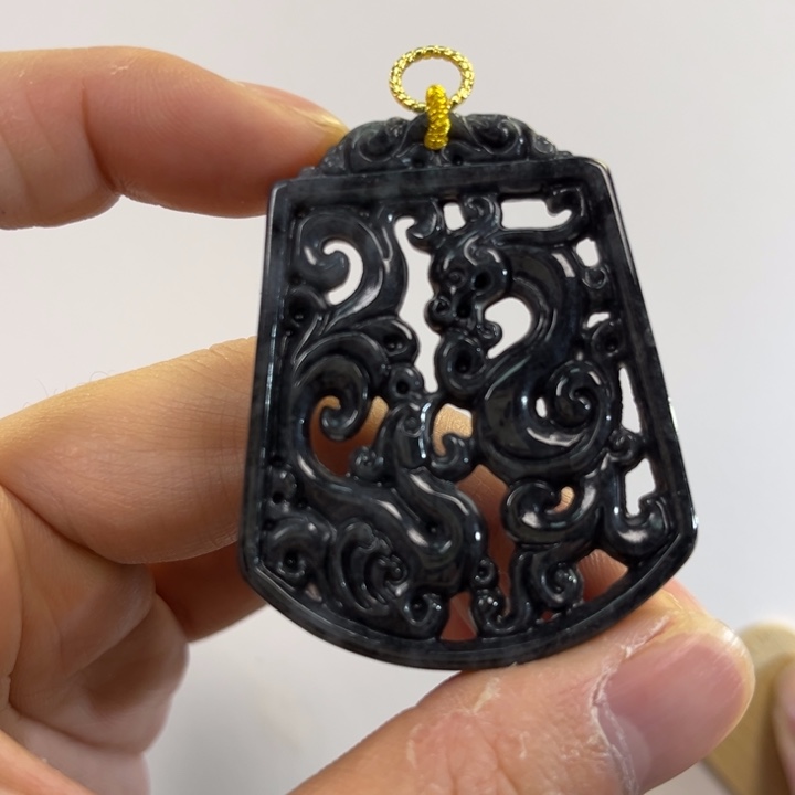 翡翠吊坠(赠链)未镶嵌代编织