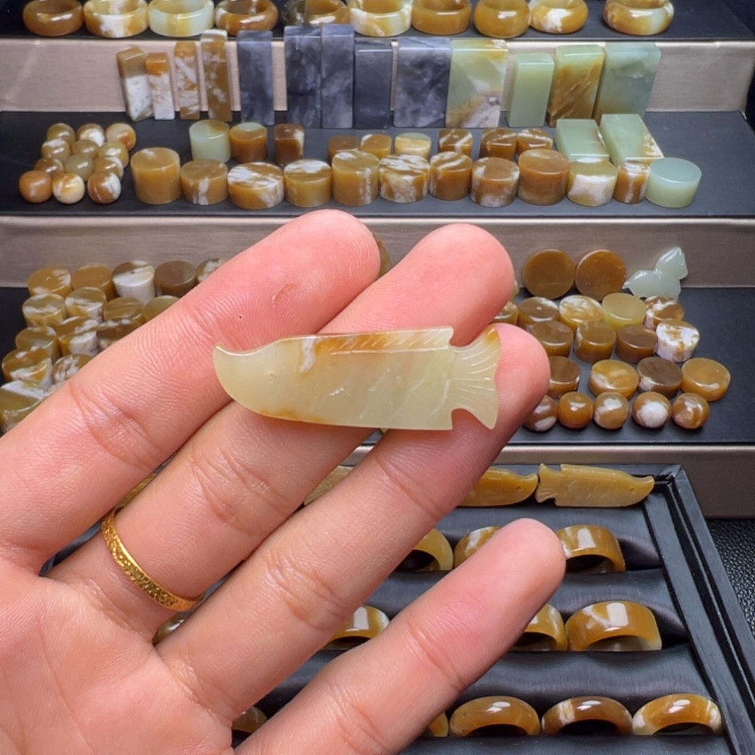 云***/和田玉（糖玉）未镶嵌珠宝奇石仿古鱼