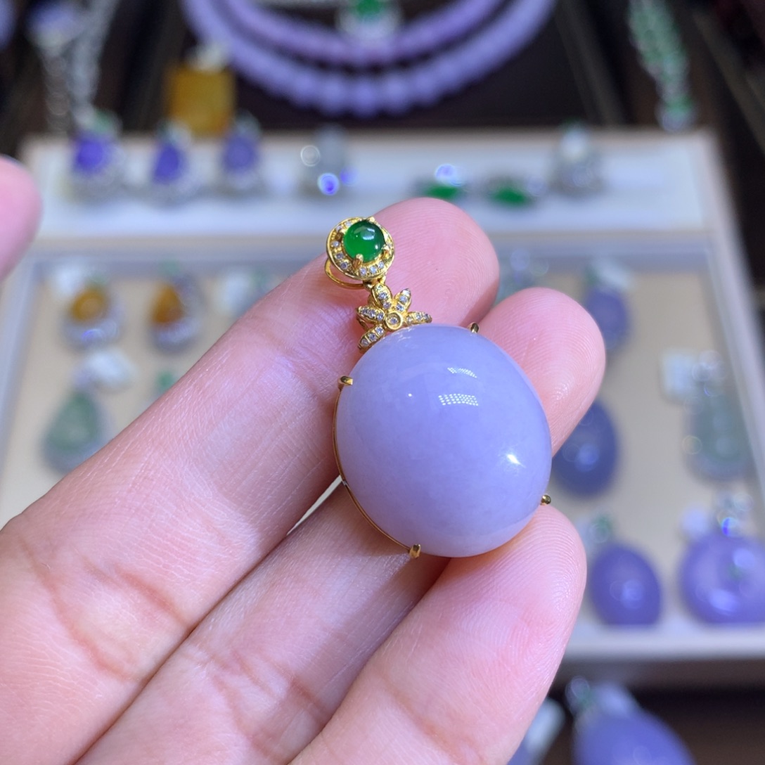 翡翠颈饰18K金镶嵌翡翠