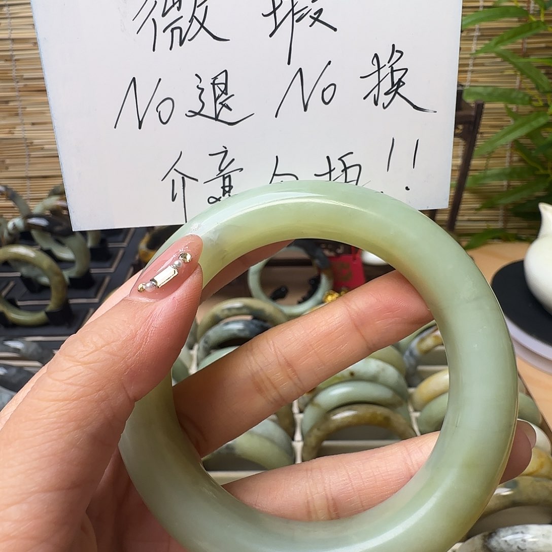 蛇纹石玉手镯合金
