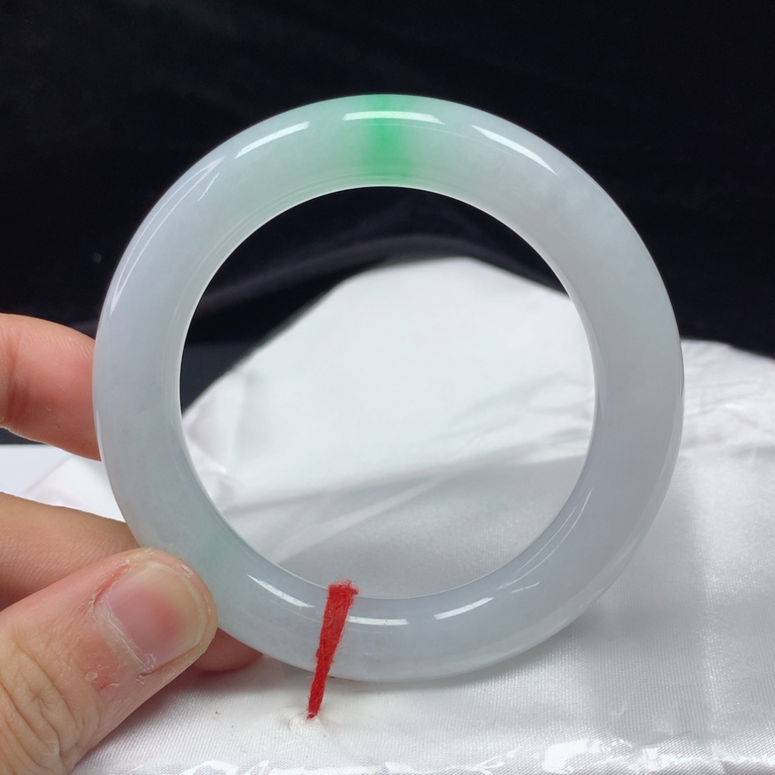 翡翠手镯（圆镯）未镶嵌53.1