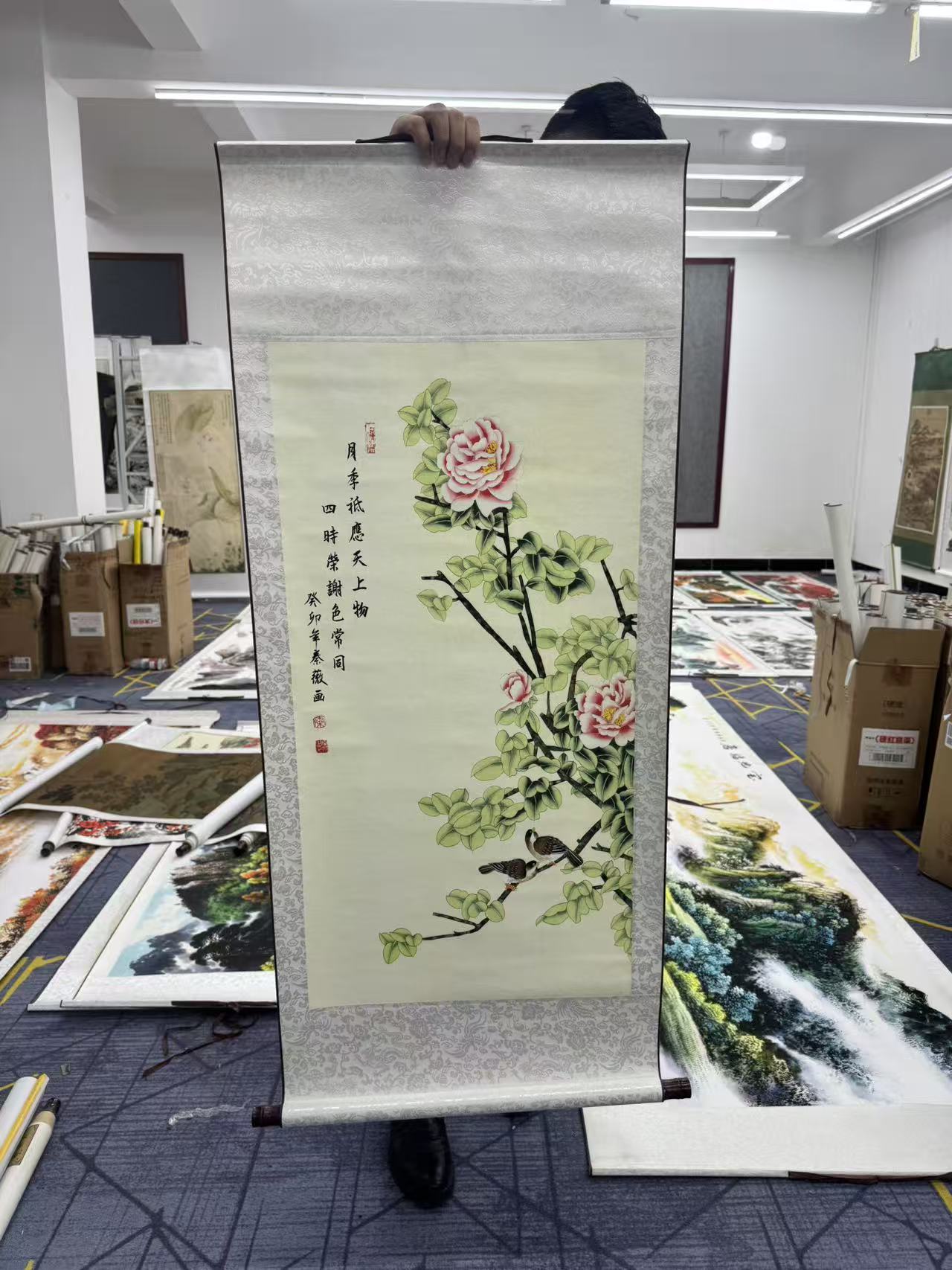 【精品复仿】《月季花开》图竖轴挂画适合客厅玄关走廊中堂装饰