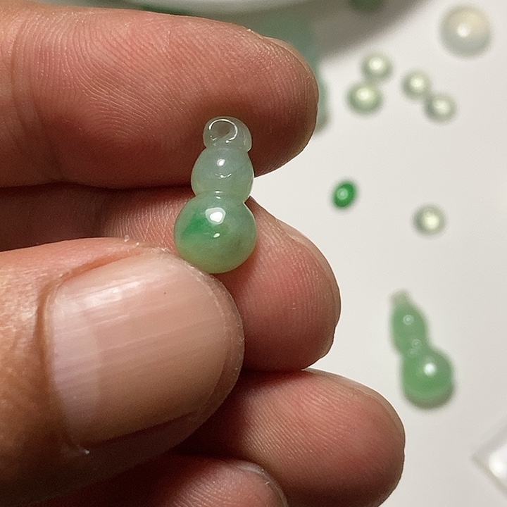 T***b翡翠未镶嵌颈饰天然缅甸翡翠A货