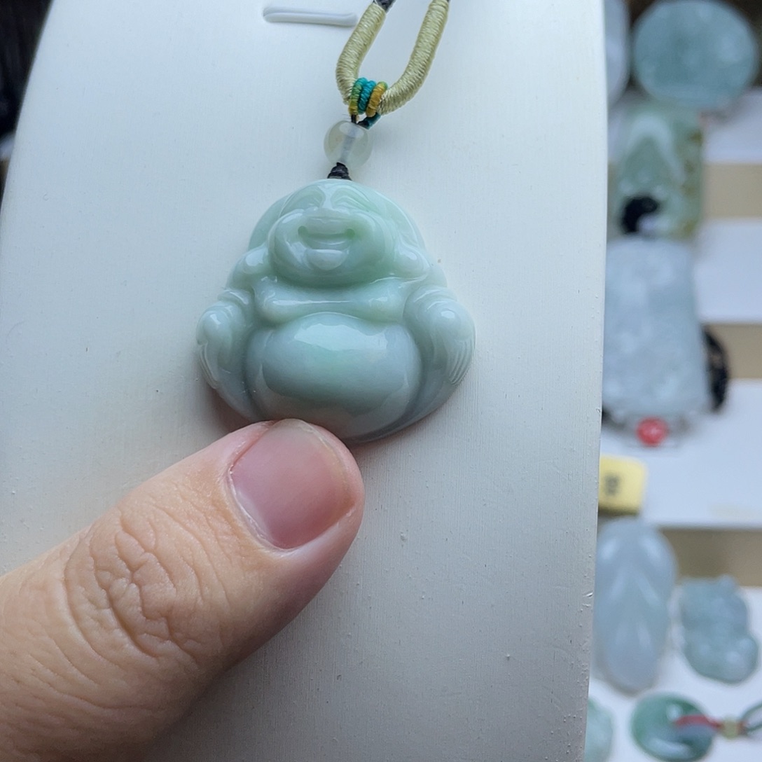 翡翠未镶嵌颈饰佛公