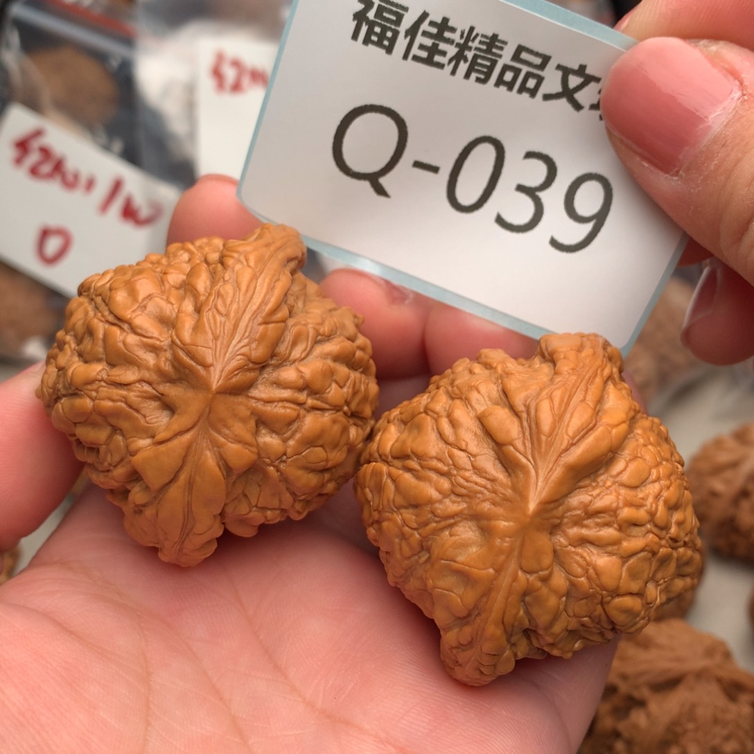 文玩核桃把件48龙鼎………..