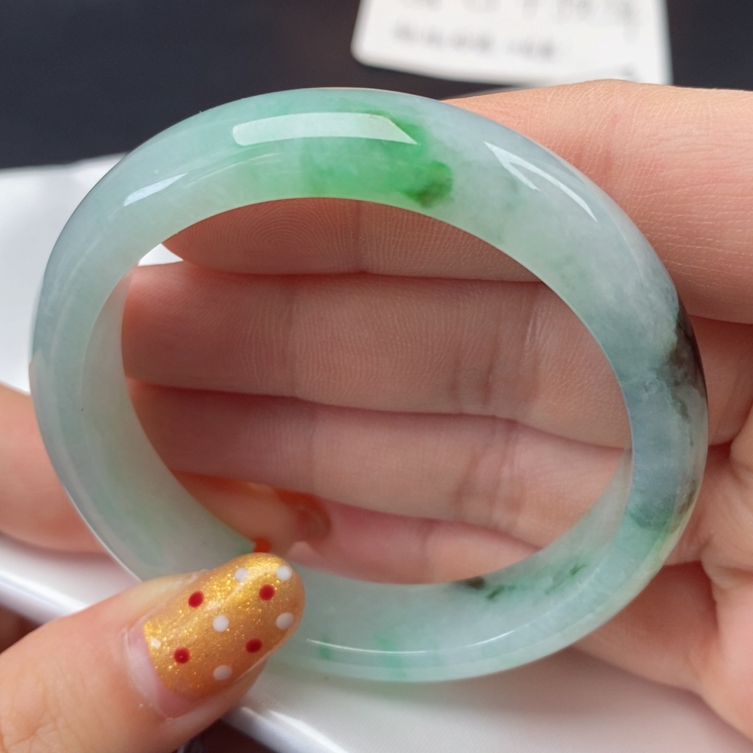 翡翠手镯未镶嵌54圈口