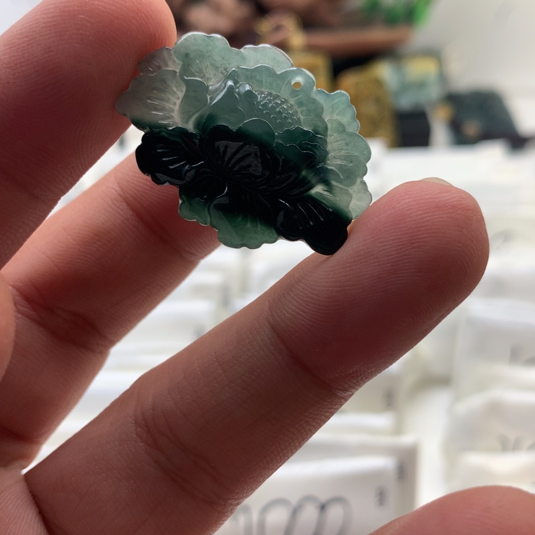 颈饰未镶嵌翡翠花牌