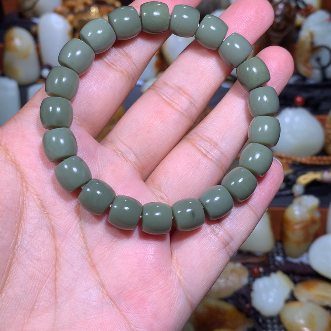 山***夫和田玉未镶嵌颈饰