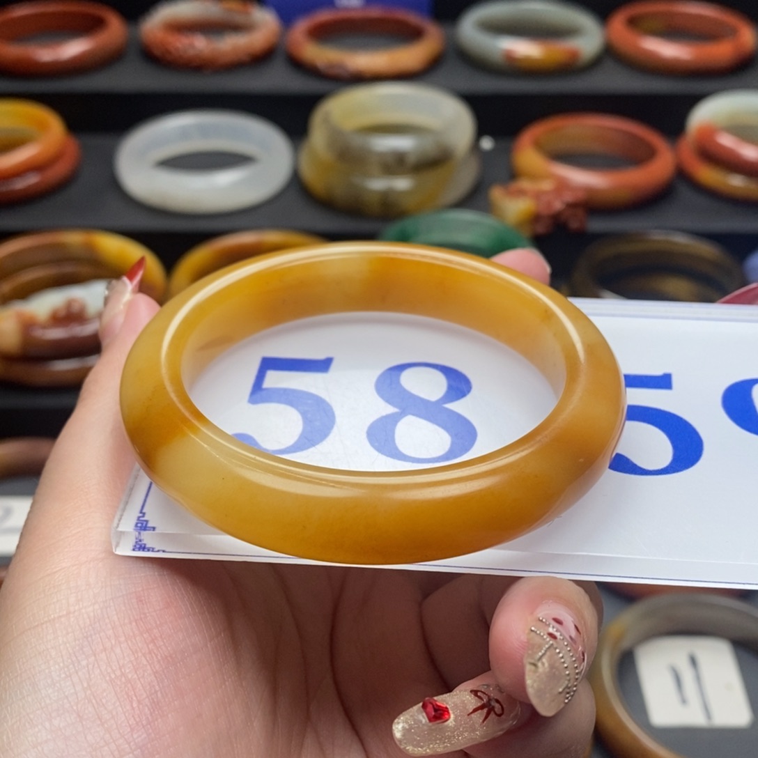 石英质玉（黄龙玉）手镯未镶嵌