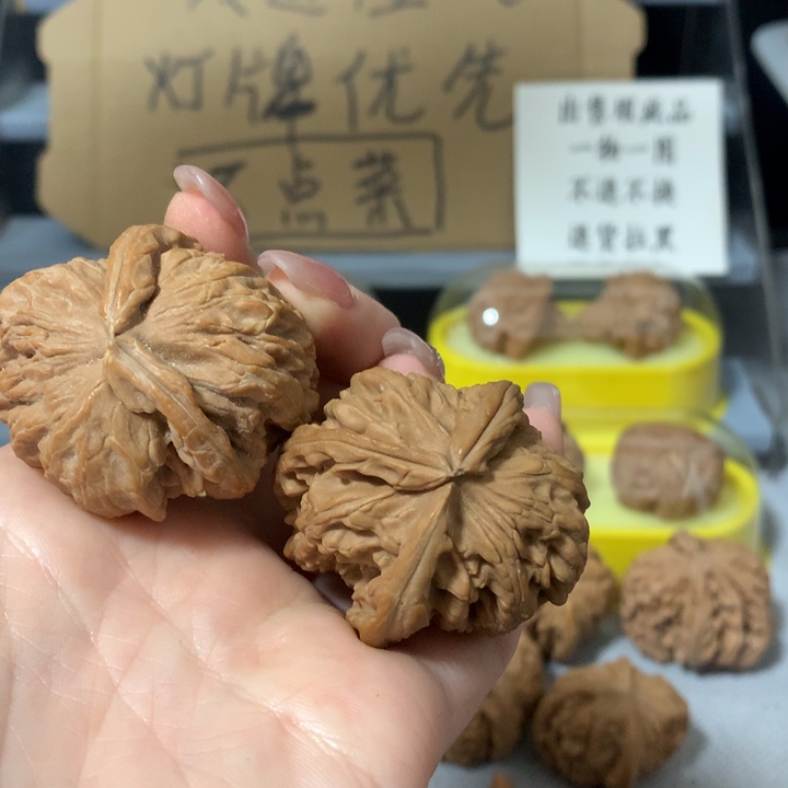 一***二吊坠文玩核桃异形单只，有瑕疵