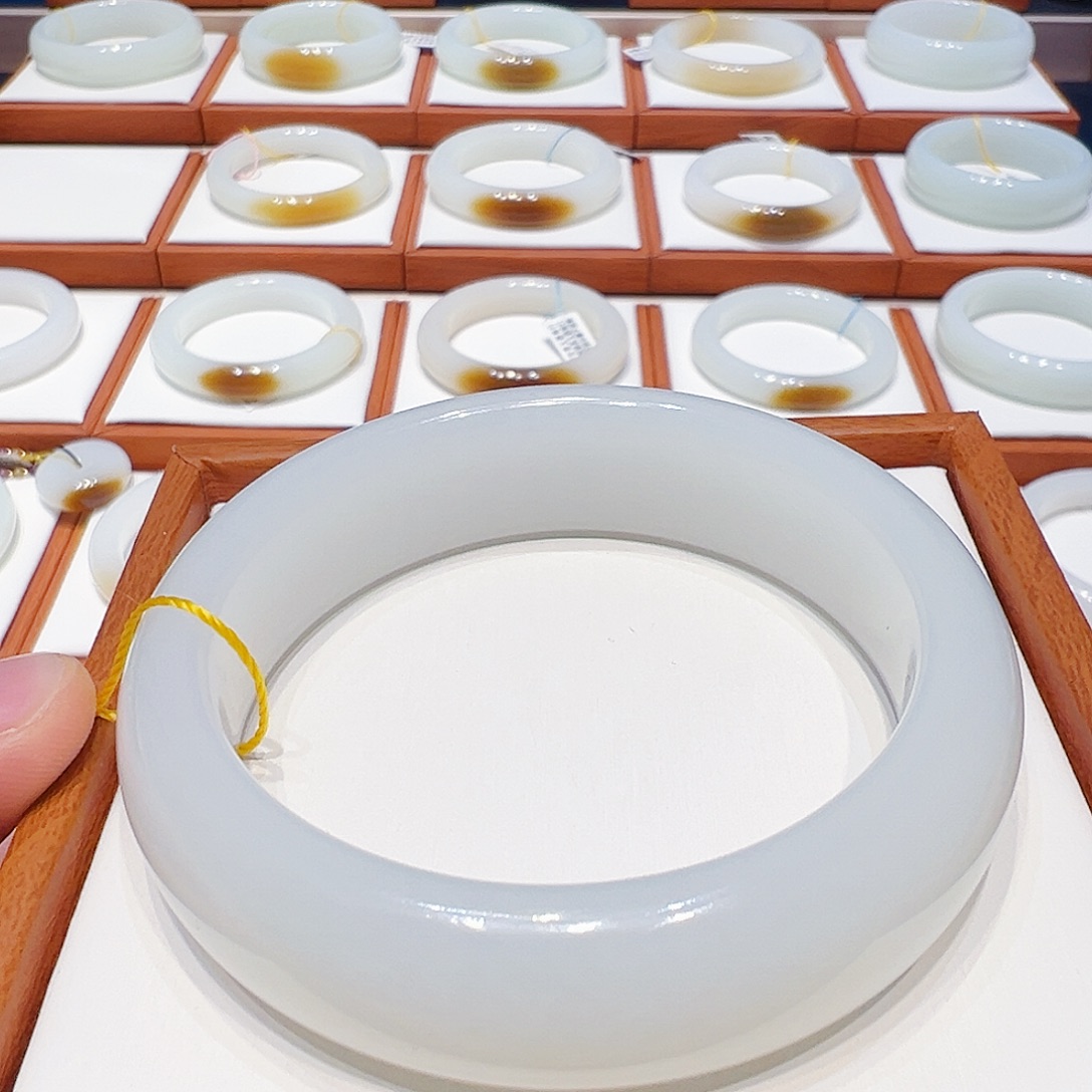 和田玉未镶嵌手镯羊脂白玉