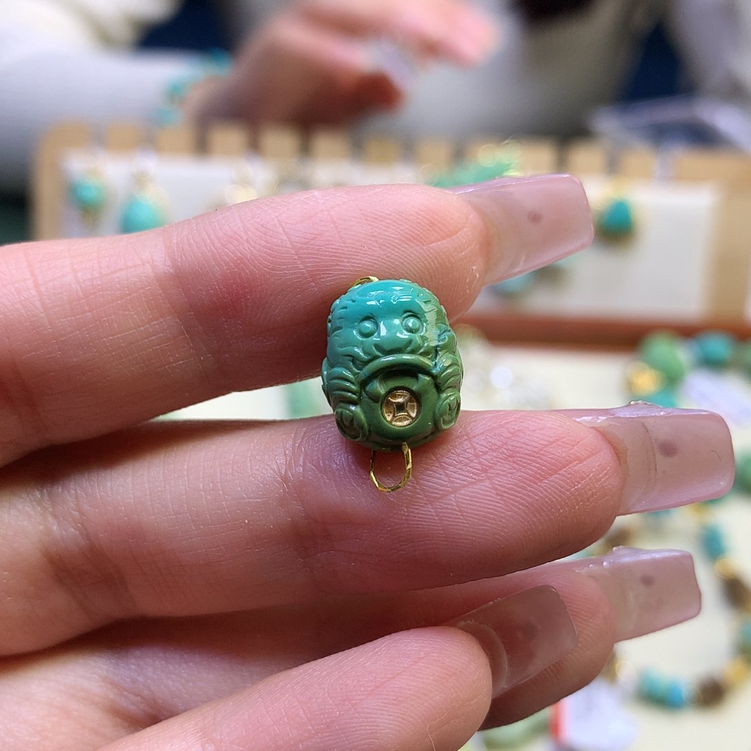 绿松石未镶嵌雕刻件