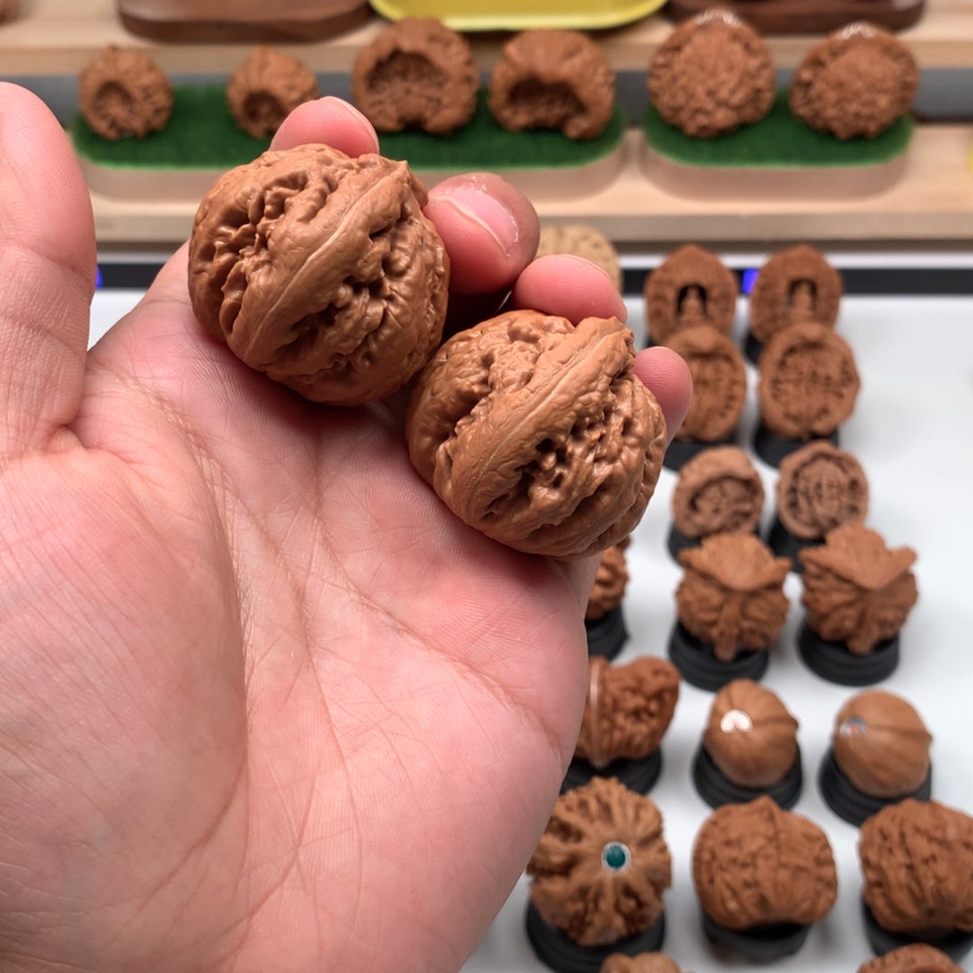 【闪购商品】文玩核桃吊坠人****隐隐约约