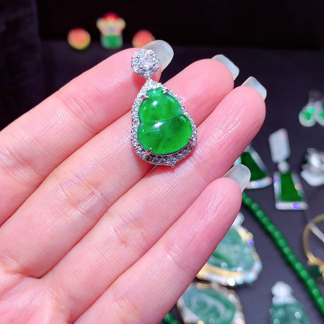 【闪购商品】翡翠吊坠(不含链)未镶嵌