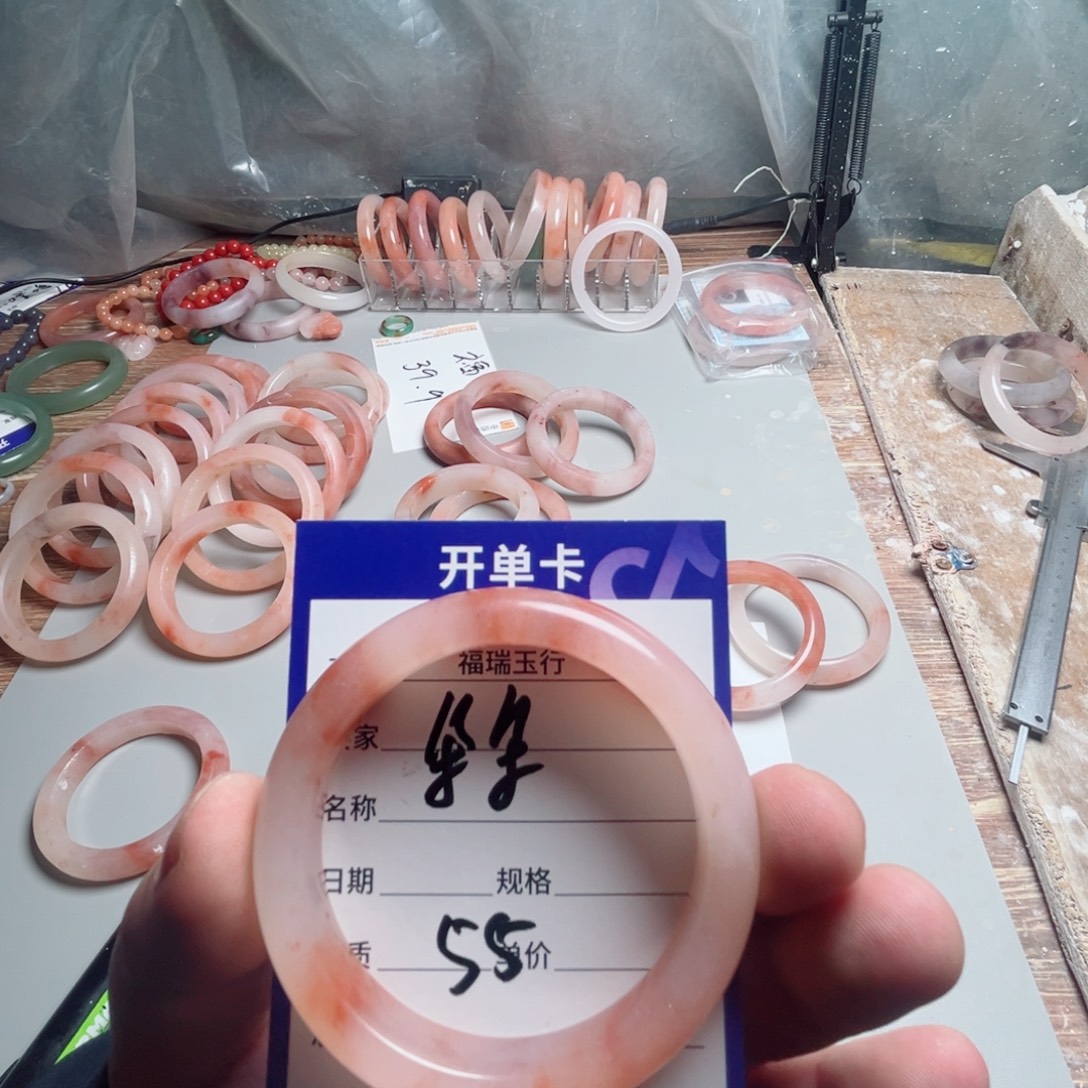 朵****石英质玉（金丝玉）未镶嵌手镯