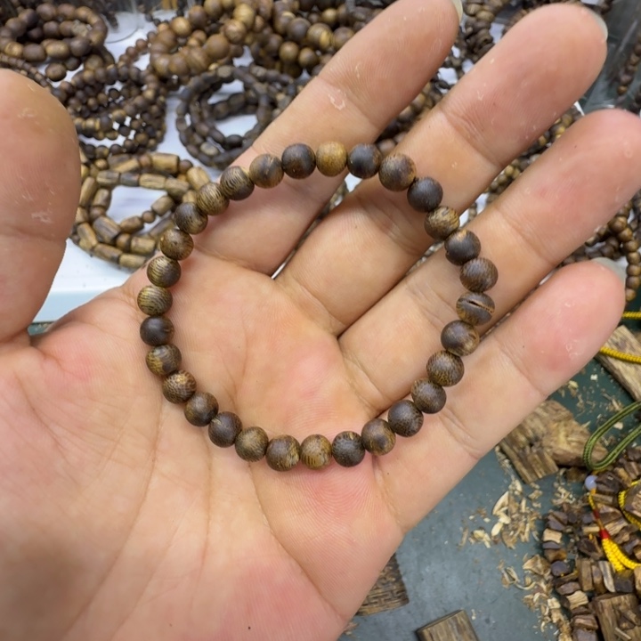 沉香碎屑沉香奇楠沉香乌身卡0.6单圈虫漏珠3克