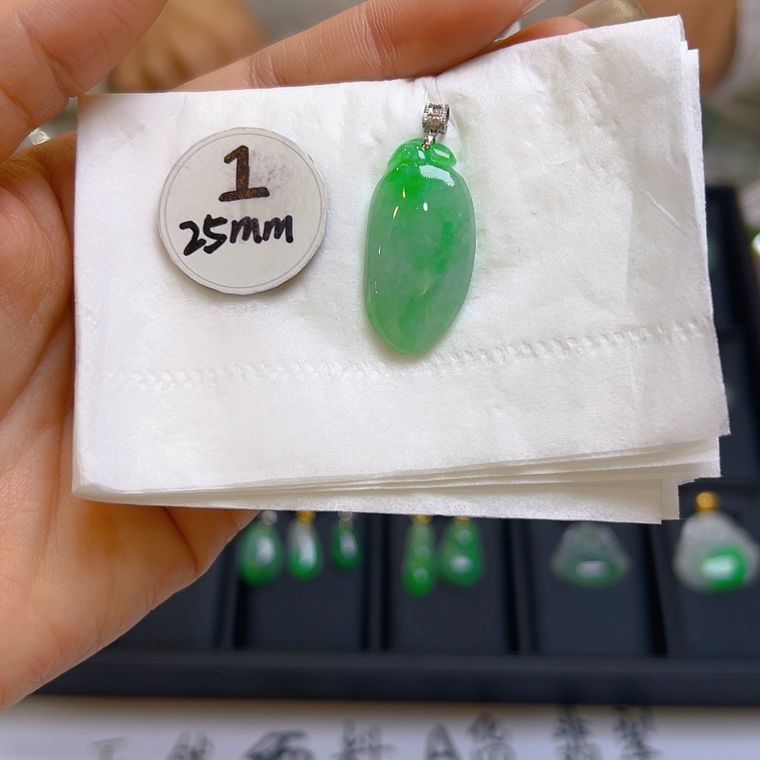 翡翠颈饰18K金镶嵌翡翠