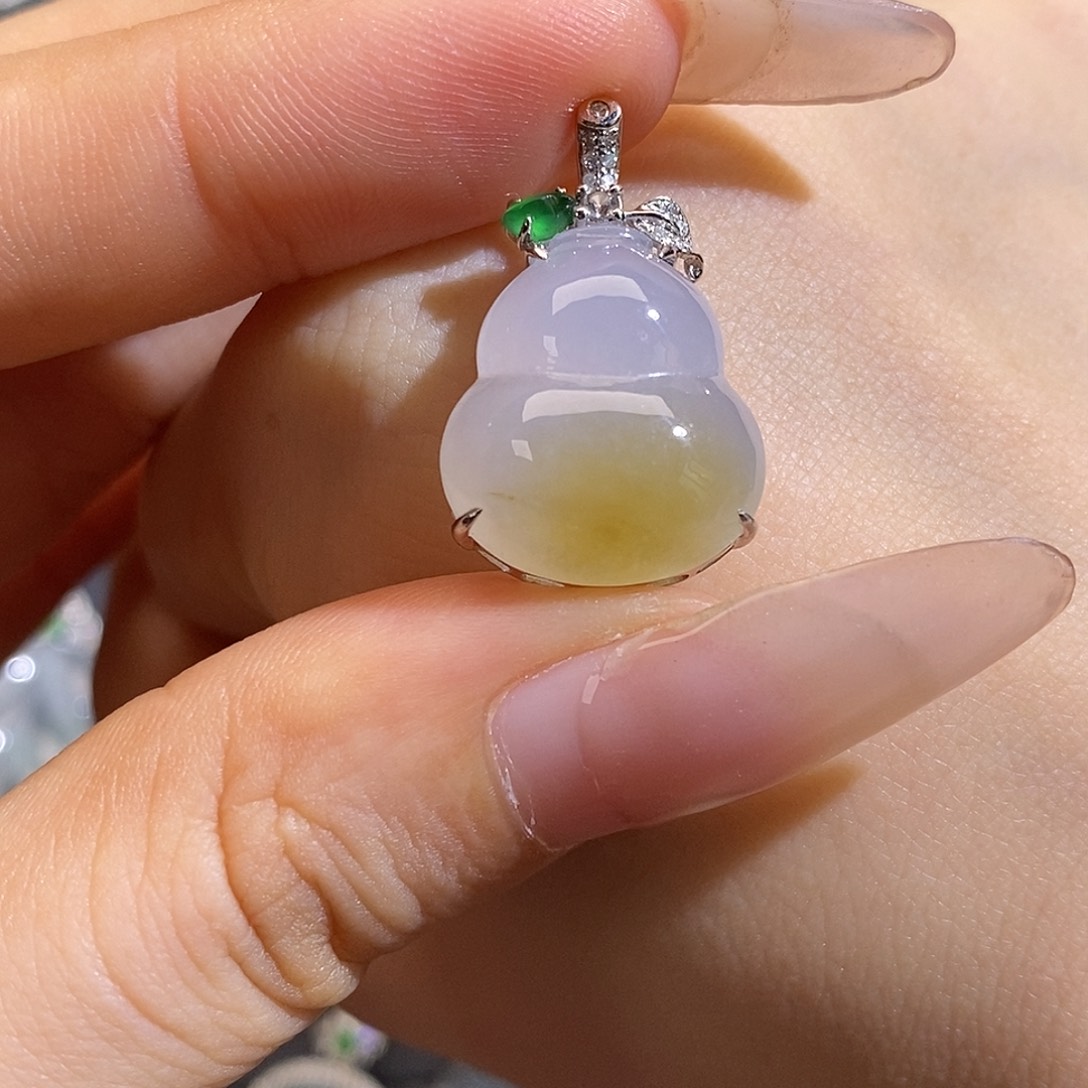 翡翠未镶嵌颈饰葫芦