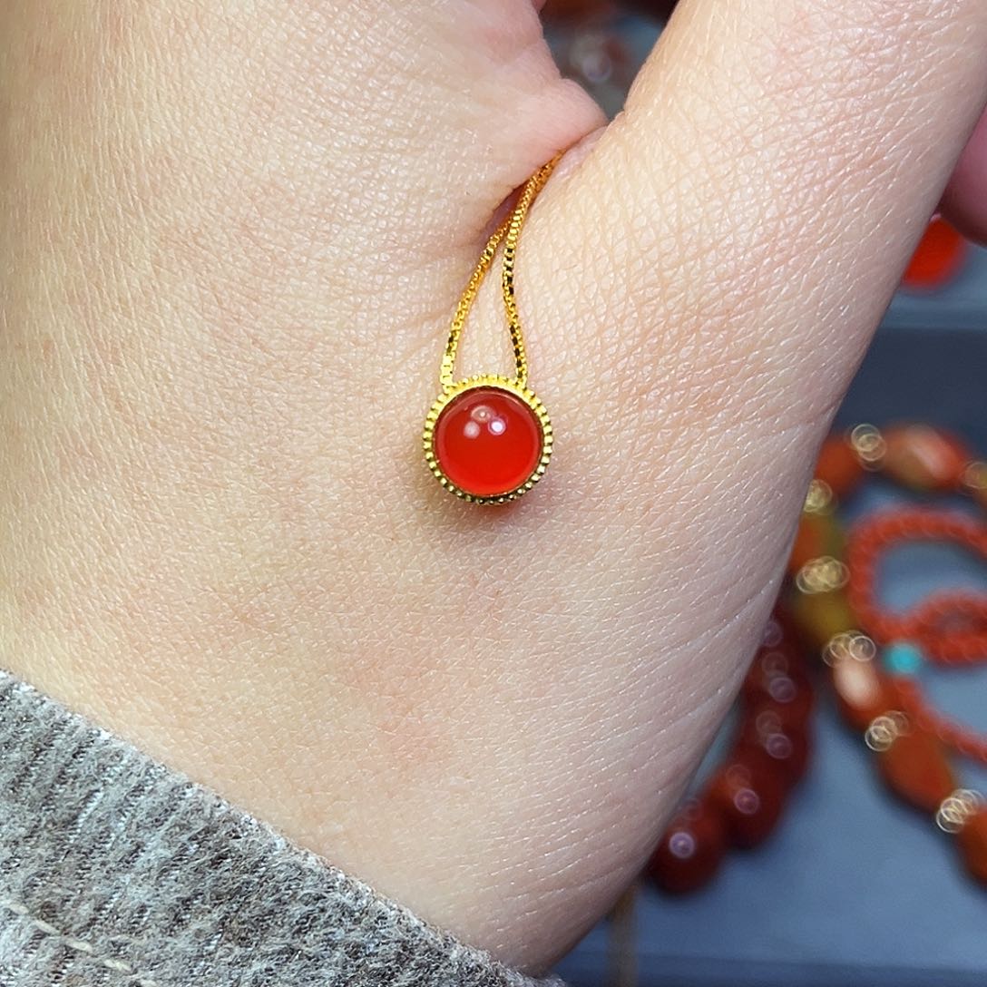 南红玛瑙原矿吊坠18K金镶嵌