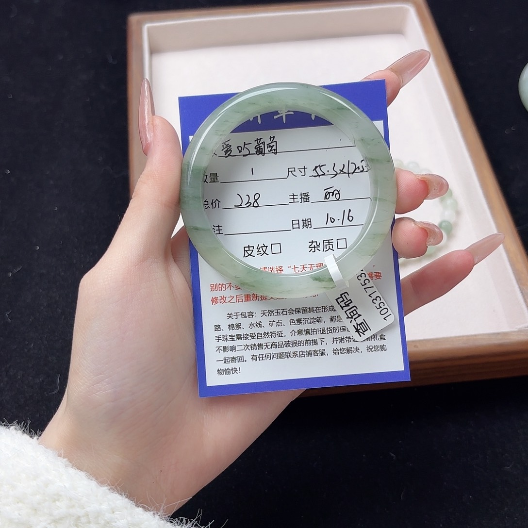 未镶嵌手镯石英质玉爱***?